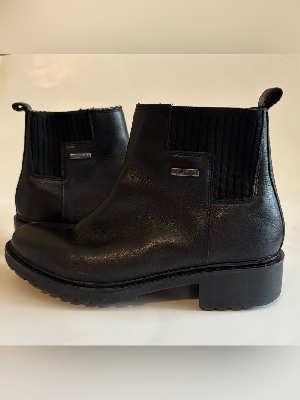 Classic Chelsea Preppy Rockport Black Leather Side-Zip Lug Sole Ankle Boots